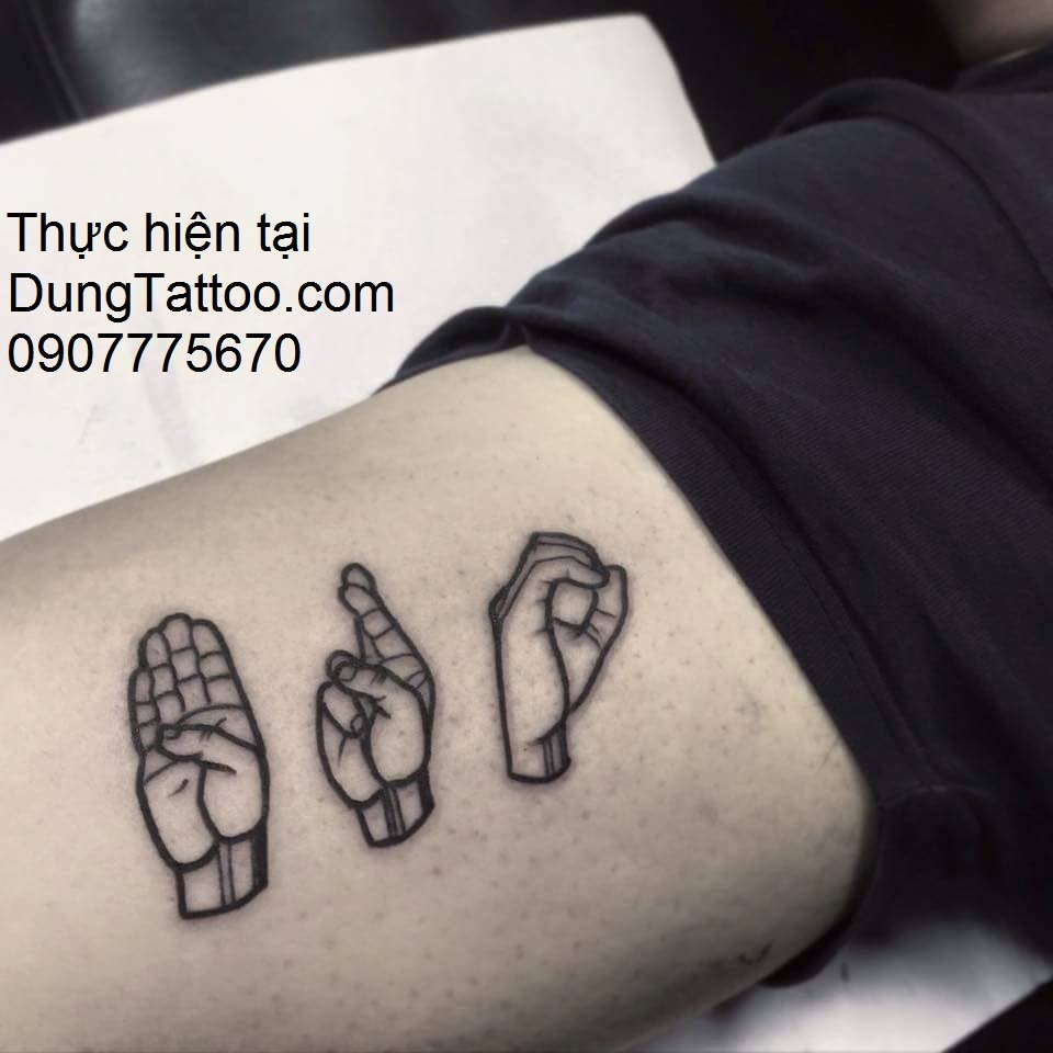 Bạn Nam sinh viên vui tính cười suốt hôm thứ bảy