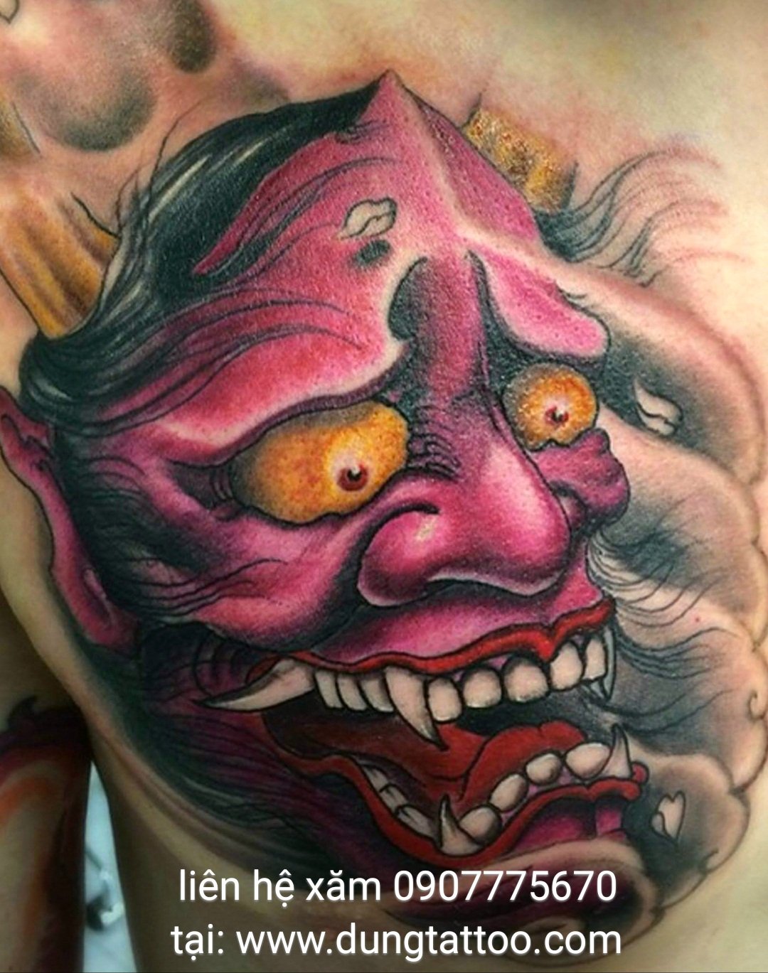 Hình xăm mặt quỷ đẹp trên ngực thực hiện dũng tatoo hcm 0907775670