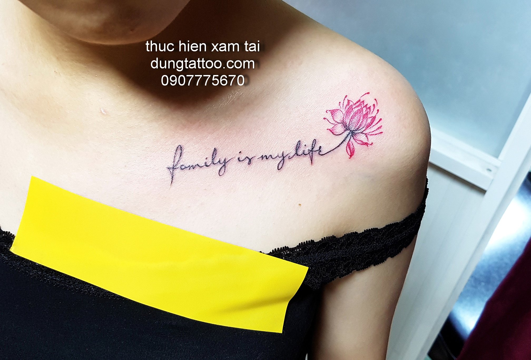 hinh xam hoa chu tren nguc nu de thuong tai dung tattoo 0907775670.jpg